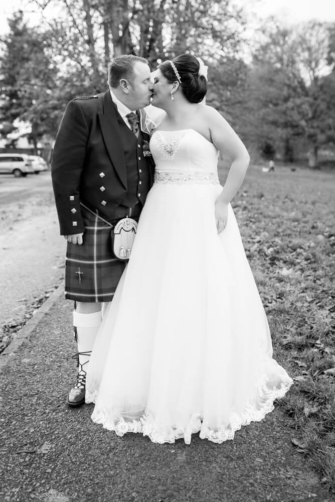 Bride and groom kissing at David Livingstone Park